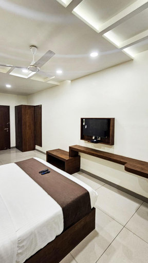 Bedroom 2, Hotel Nova Shapar, Rajkot