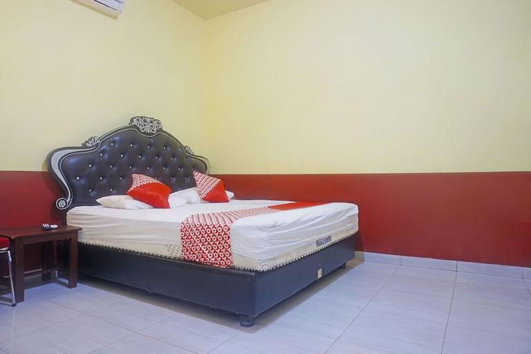 Bedroom 3, Hotel O Sari Jeneponto, Jeneponto