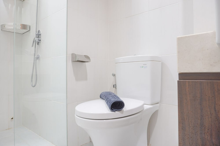 Bathroom 5, Stunning and Comfortable 2Br Samara Suites Apartment, South Jakarta