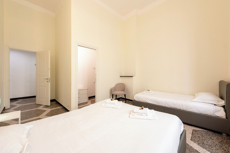 Bedroom 3, JOIVY Splendido Appartamento Vico Della Casana, Genova