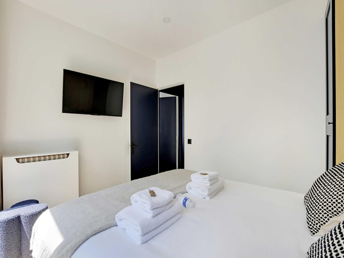 Bedroom 4, Magnificent 2bd/4p Apartment - Eiffel Tower, Paris