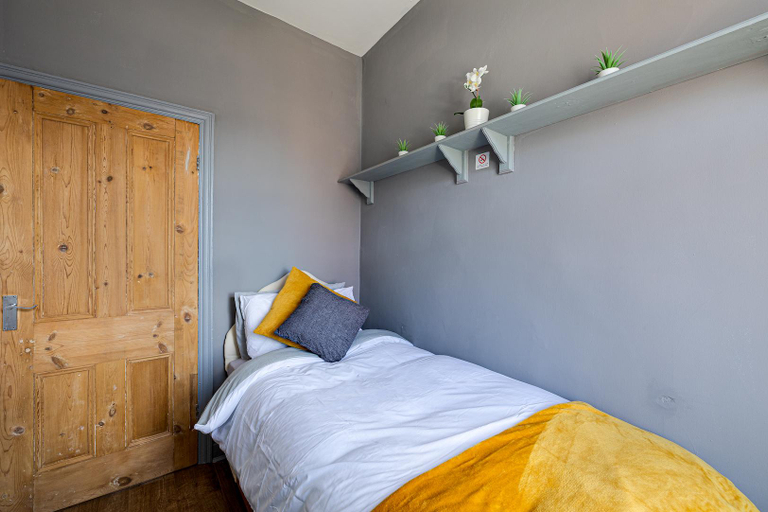Bedroom 2, Knoclaid sparkle stays , Sefton