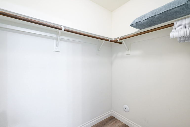 Room 5, Private Entry Suite w Patio Bath Kitchenette, Orange