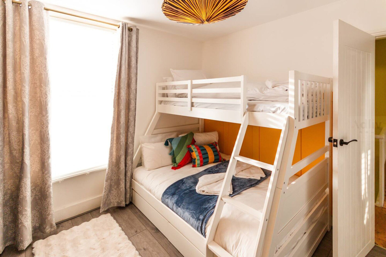 Room 4, Cosy Margate Getaway Sleeps 5 By Adliv, Kent
