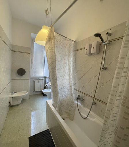 Bathroom 4, Plancton II, Rome