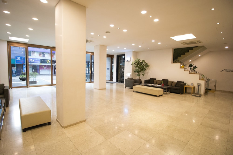 Public Area 2, Tower Hill Hotel, Jung