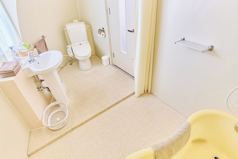 Bathroom 4, ASO Farm Land, Aso