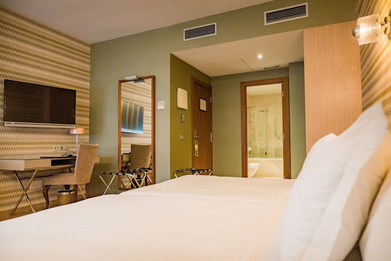 Bedroom 2, Hotel Opera, Madrid