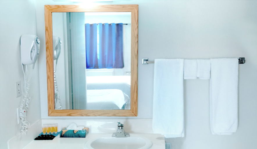 Bathroom, SkyView Swift Current, Division No. 8