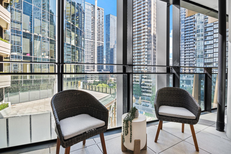Balcony/terrace, Spacious Modern Apartment With Pool & Gym Access, Melbourne