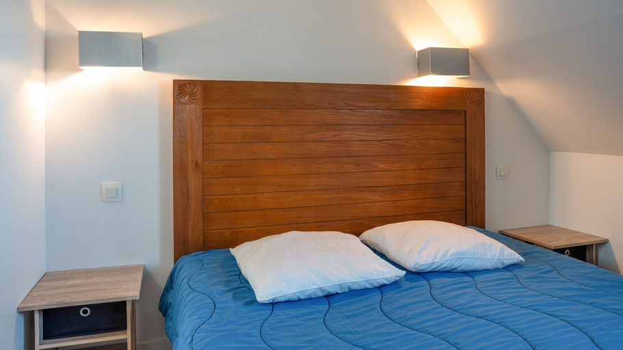 Room 2, T. de Pentrez Ndeg75 - 2P4, Finistère