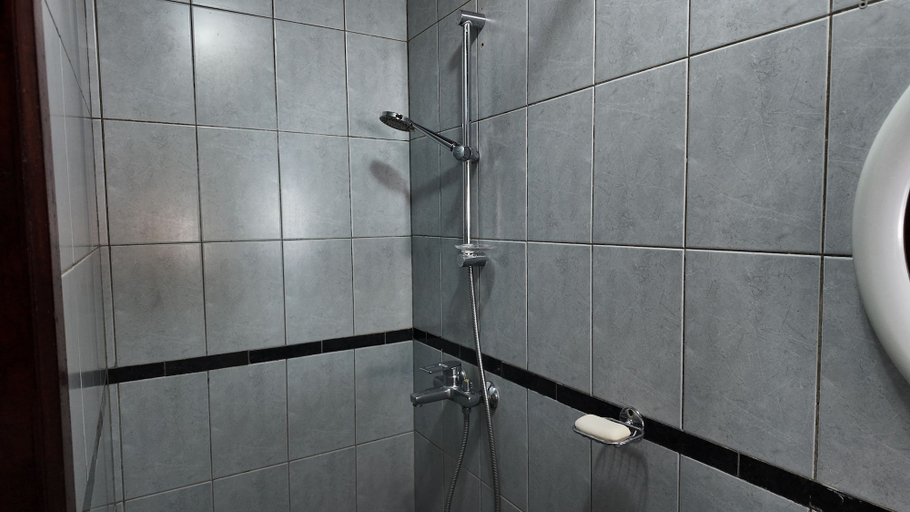 Bathroom 3, Ocean Walk Guesthouse, Kombo Saint Mary