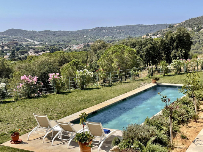 Room 2, Moli de Vent, Girona