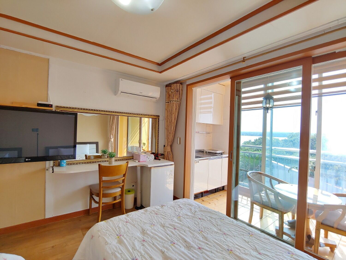 Bedroom 4, Bomulsum, Seogwipo
