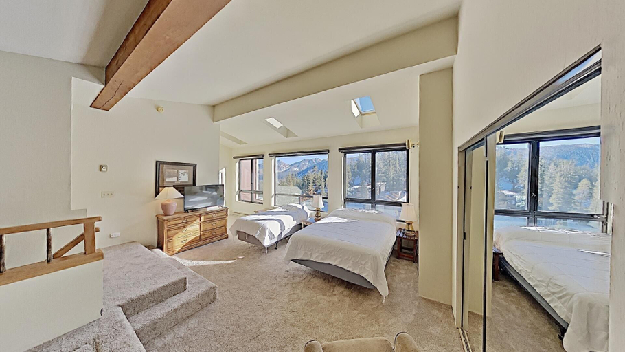 Others 5, Comfortable Cozy 2 Bedroom Condo with Loft!, Mono