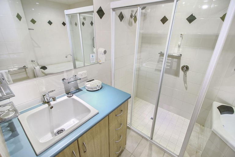 Bathroom 4, Alzburg Resort, Mansfield