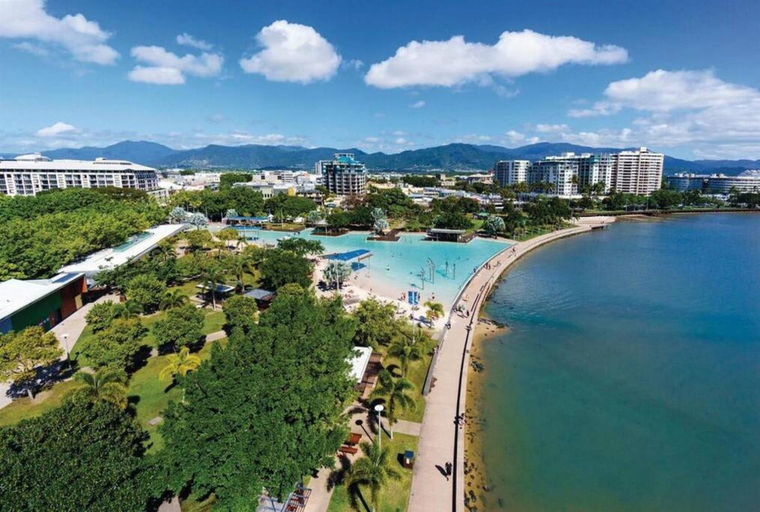 Exterior 3, Cairns North 4-bed With Outdoor Dining & Pool, Cairns
