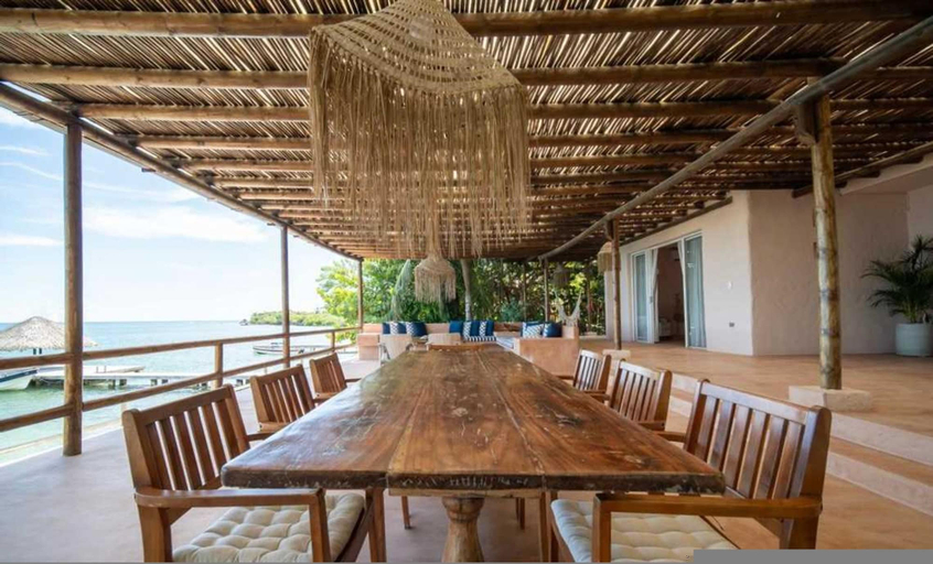 Room 5, w Stunning 6BR Beachfront Villa in Rosario, Cartagena de Indias