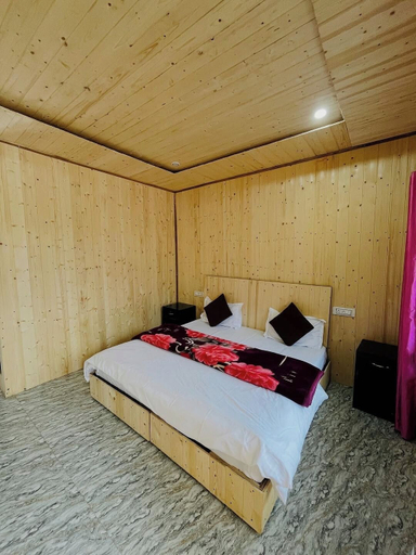Bedroom 5, Gaurav hotel chopta, Chamoli