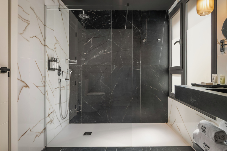 Bathroom 5, Hotel Barcelona Catedral, Barcelona