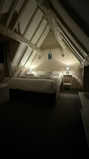 Bedroom 2, Red Lion Tavern, Gloucestershire