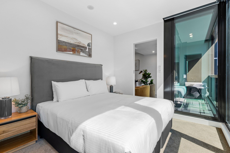 Room 3, Remarkable 3-bed With City Views & Swimming Pool, Melbourne