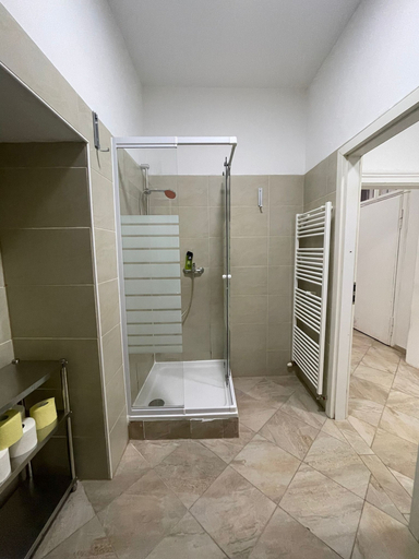 Bathroom 2, Cozy Studio Apt Near Rathausplatz, Wien