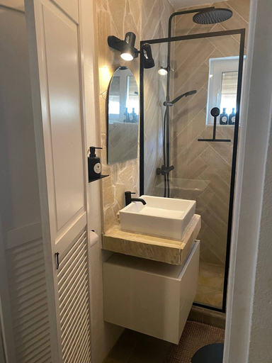 Room 5, Palm Beach Vacaysuites - Garden Suite - Poolside