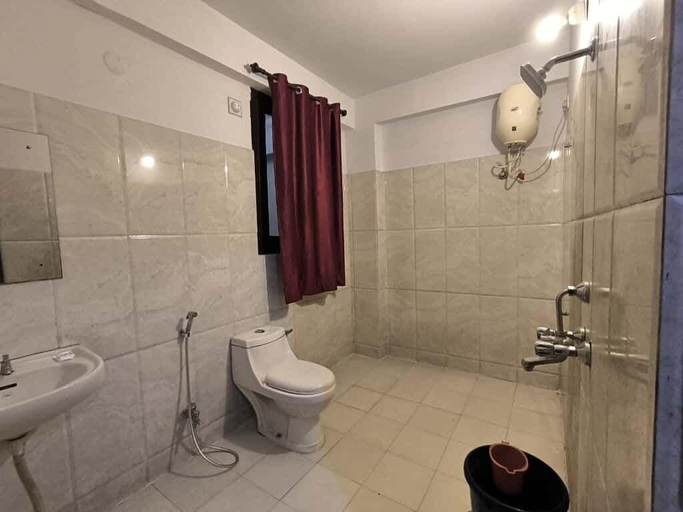 Bathroom, Hotel Shreenathji Inn, Udaipur