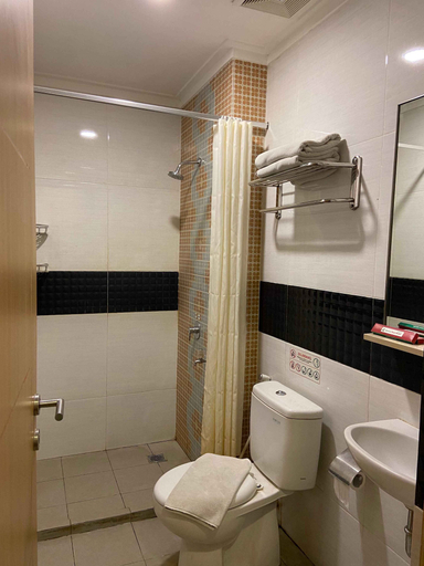 Bathroom 5, Green Red Hotel Syariah Jombang, Jombang