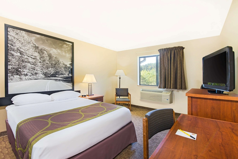 Bedroom 2, Super 8 By Wyndham Ripley, Jackson