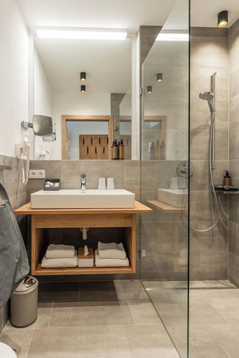 Bathroom 3, AlpenParks Hotel & Apartment Taxacher, Kitzbühel