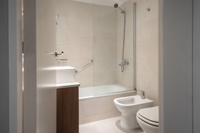 Bathroom 5, Dazzler by Wyndham Buenos Aires Polo, Distrito Federal