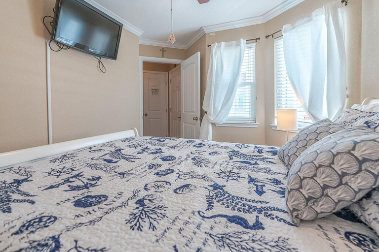 Room 4, Seascape 2320 in Galveston, Galveston