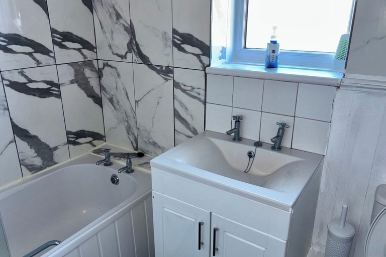 Bathroom 3, Cozy Cottage Retreat in Tipton, Sandwell