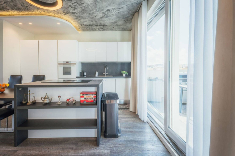 Room 4, Balanzone s Creative Penthouse