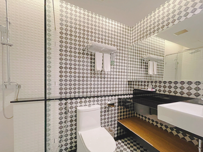Bathroom 5, Chezzotel Pattaya, Pattaya