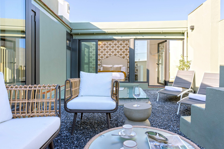 Room 4, Cozy 3BD Duplex With Private Pool in Seville Center Gran Poder III, Sevilla