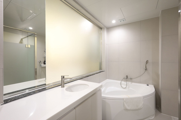 Bathroom 4, SongJeong OLLA Hotel, Haeundae
