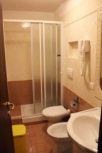 Bathroom 5, Rudy Center, Rome