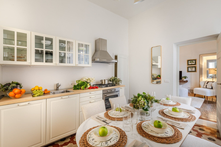 Room 5, The Fresco Tale a Charming 3 Bedrooms Apartment, Lucca