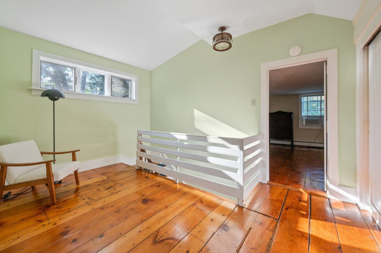 Room 4, Perfect Upstate Home in Rhinebeck w low Fees, Dutchess