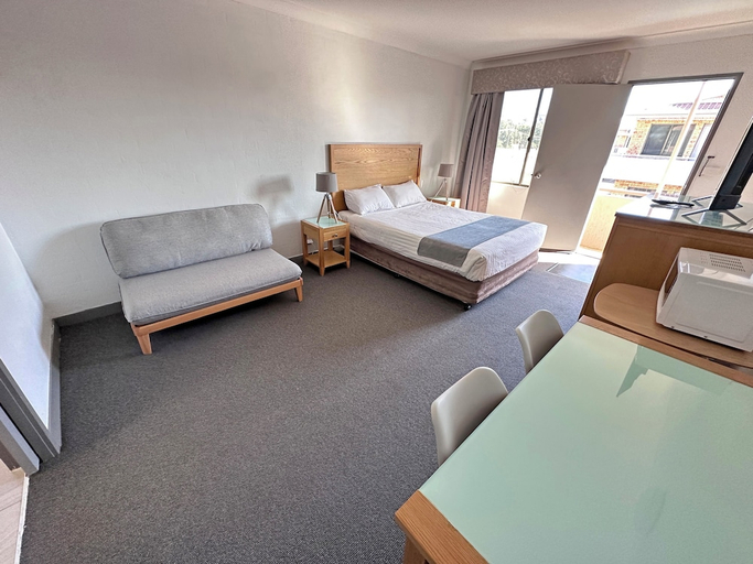 Bedroom 2, Spa Village Motel, Moree Plains