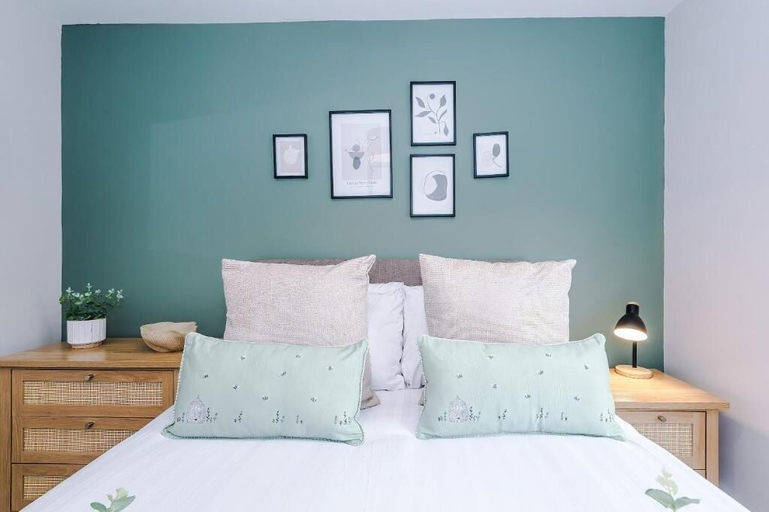 Room 2, 33 Walter Street, Cheshire West and Chester