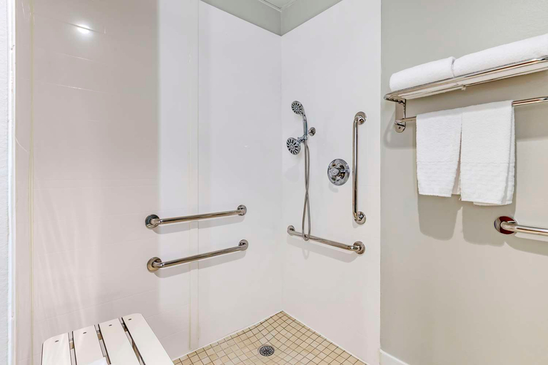 Bathroom 4, Best Western Plus Wilmington/Wrightsville Beach, New Hanover