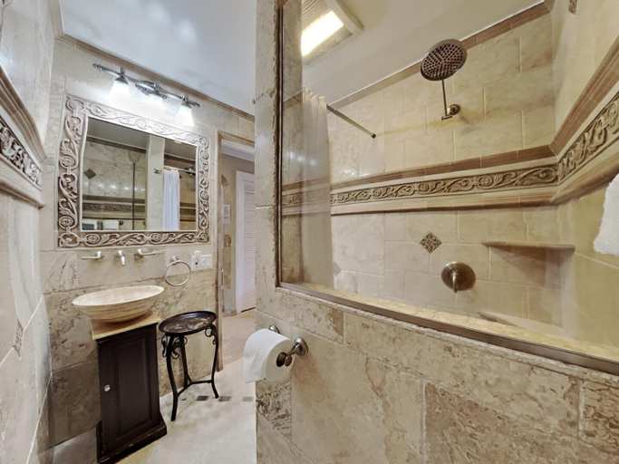 Bathroom 5, Deluxe Condo with Fireplace (Unit 623 at 1849), Mono