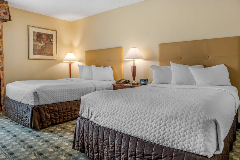 Bedroom 3, Quality Hotel Conference Center Cincinnati Blue Ash, Hamilton