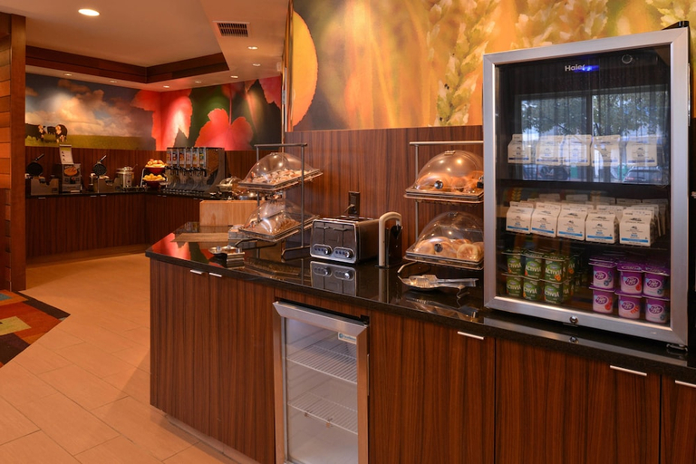 Food & Drinks 4, Baymont by Wyndham St. Charles, Saint Charles