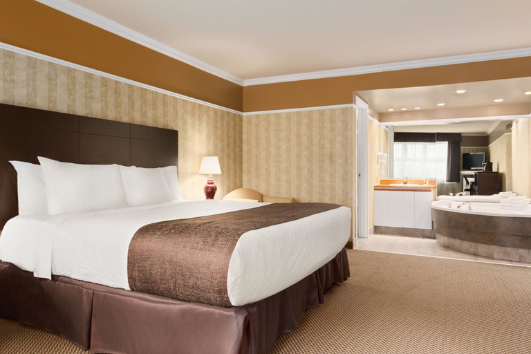 Bedroom 3, Days Inn by Wyndham Trois-Rivieres, Francheville