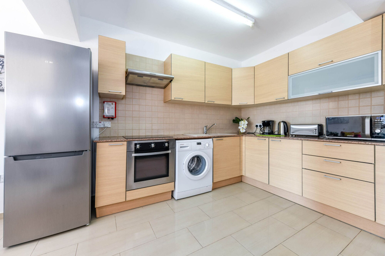 Room 4, Nissi Apartment 102